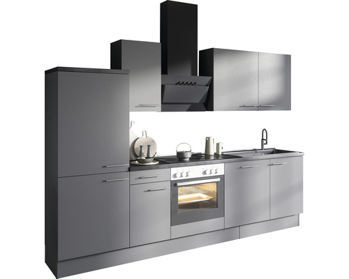 Grijze keuken met spoelbak, kookplaat, oven en afzuigkap