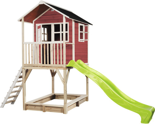 Houten speelhuis met glijbaan en zandbak