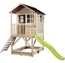 Houten speelhuis met glijbaan en zandbak