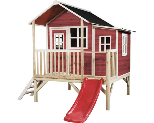 Houten speelhuis met glijbaan en ladder