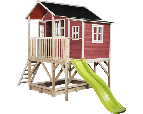 Houten speelhuis met glijbaan en zandbak