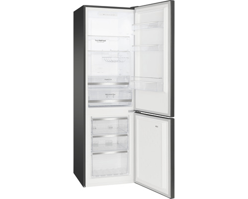 Geopende koelkast met vriesvak