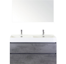 Wastafelmeubel met twee wastafels, armaturen en spiegel voor de badkamer