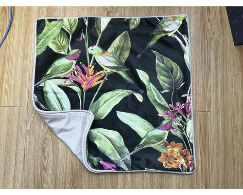 Decoratief kussen met vogel- en plantenmotief