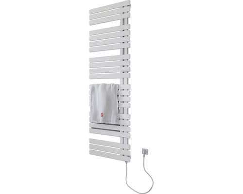 Handdoekradiator met handdoek en stroomkabel