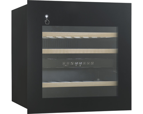 Wijnkoelkast met touchscreenbediening en houten schappen