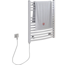 Elektrische handdoekradiator met handdoek op de verwarming