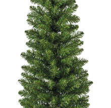 Detailopname van een kunstkerstboom met groene naalden