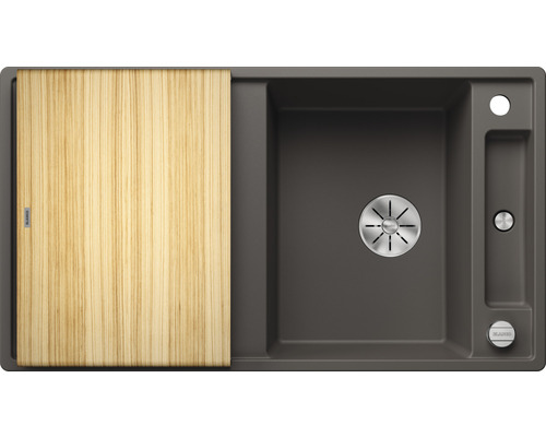 Bovenaanzicht van een gootsteen met snijplank