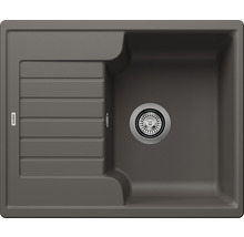 Spoelbak van steen met afvoer en afdruiprek