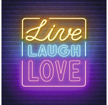 Lichtgevend bord met de tekst Live Laugh Love als decoratie