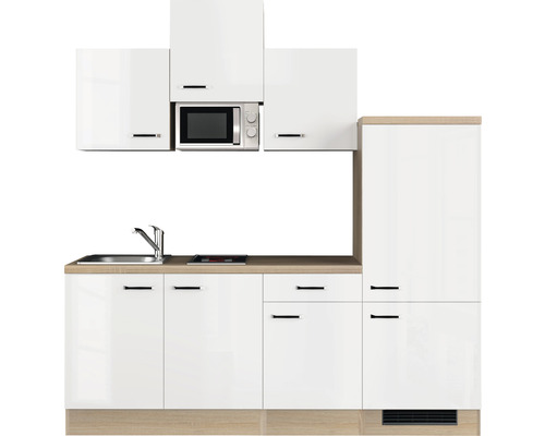 Keukenblok met spoelbak, magnetron en bovenkasten voor een compacte keukenoplossing