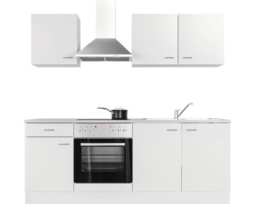 Witte inbouwkeuken met spoelbak, fornuis, oven, afzuigkap en kasten