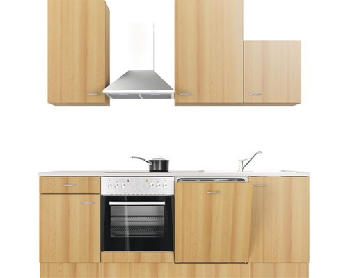 Keuken met spoelbak, fornuis, afzuigkap en bovenkasten