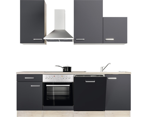 Complete keuken met boven- en onderkasten, afzuigkap en elektrische apparaten.