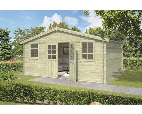 Houten tuinhuis met ramen en dubbele deur in de tuin