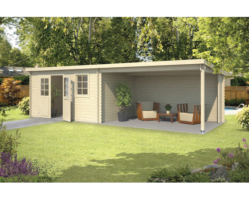 Tuinhuis met overdekt terras en tuinmeubelen op een gazon.