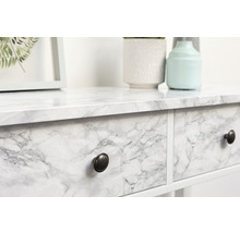 Decoratiefolie met marmerpatroon op dressoir