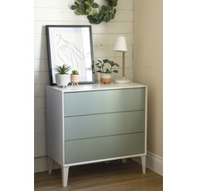 Kast met drie laden, decoratie, lamp en afbeelding
