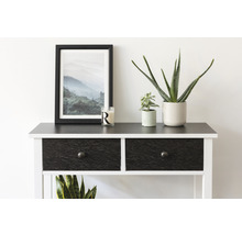 Decoratieve consoletafel met laden, fotolijst en planten