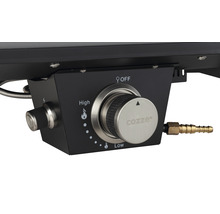 Close-up van het bedieningspaneel van een Cozze gasbarbecue met knoppen voor hoge en lage hitte