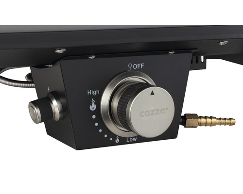 Close-up van het bedieningspaneel van een Cozze gasbarbecue met knoppen voor hoge en lage hitte
