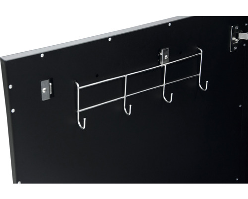 Binnenkant van een kast met een haak voor opslag