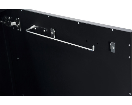 Binnenaanzicht van een kast met haken en sluiting