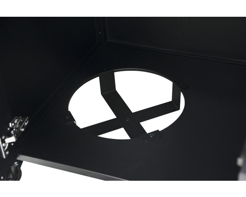 Binnenkant van een barbecue met ronde opening en kruisspijlen