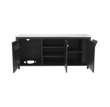 Kast met planken en haken