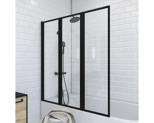 Glazen badwand met drie elementen en zwart frame in de badkamer.