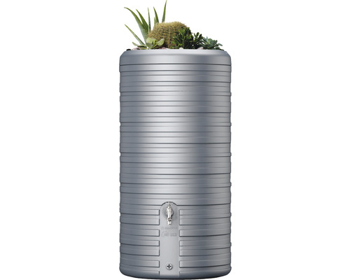 Regenton met beplanting erop en waterkraan