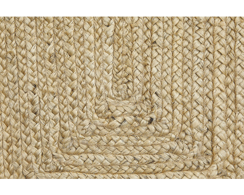 Detailopname van een gevlochten tapijt van natuurlijke vezels