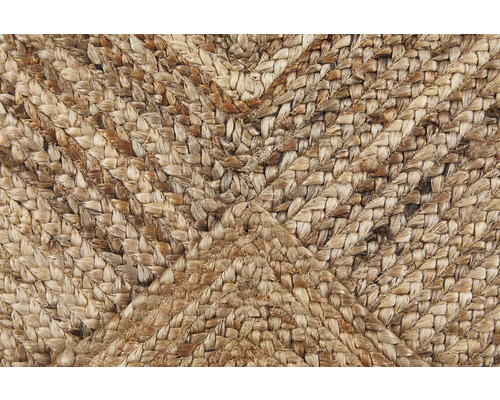 Close-up van een gevlochten vloerkleed van natuurlijke vezels met een geometrisch patroon