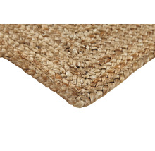 Detailopname van een gevlochten vloerkleed van natuurlijke vezels