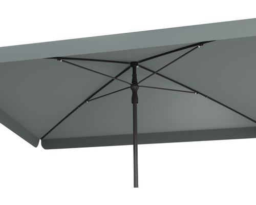 Detail van een rechthoekige parasol met metalen frame