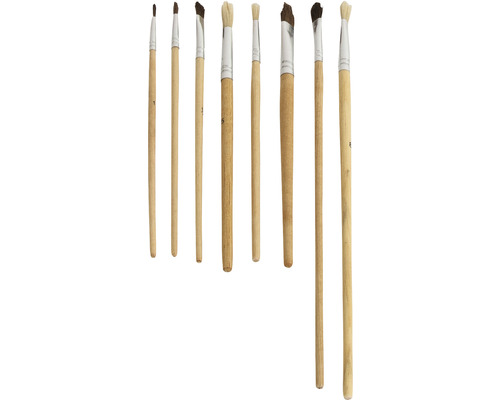 Set van negen penselen met houten handvatten.