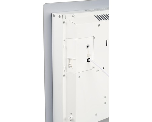 Detail van de achterkant van een radiator met schakelaar en stroomkabel