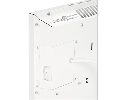 Detail van een verwarmingstoestel met aan/uit-schakelaar en stroomkabel