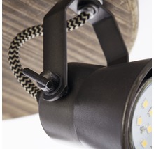 Detailopname van een plafondlamp met verstelbare spot en textielkabel
