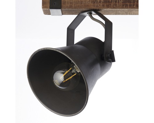 Plafondlamp met houten balk en verstelbare metalen spot