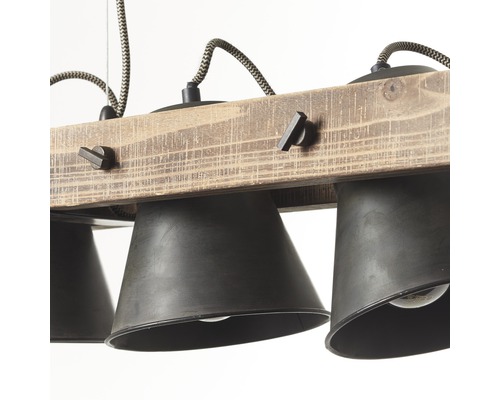 Hanglamp met houten balk en drie lampenkappen