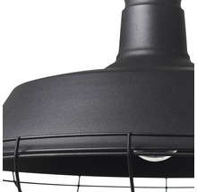 Gedetailleerde opname van een zwarte hanglamp met metalen kooi