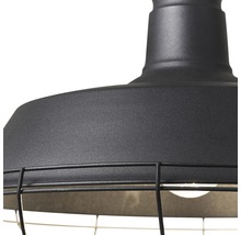 Detailopname van een hanglamp met metalen kooi