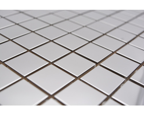 Close-up van vierkante, glanzende mozaïektegels