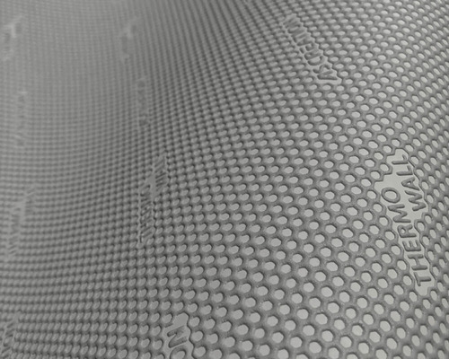 Detailopname van een THERMOWALL-folie met perforatiemotief.