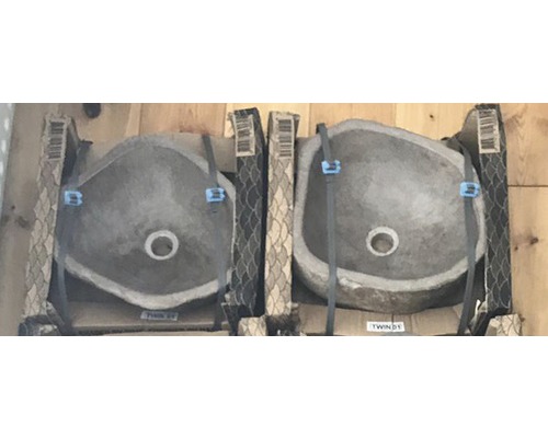 Twee stenen waskommen in verpakking