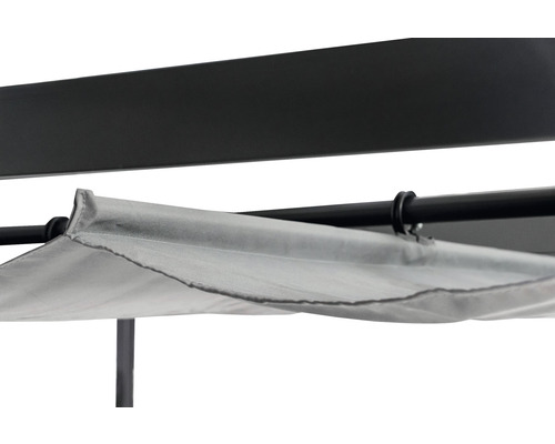 Detail van een tuinpaviljoen met stoffen dak