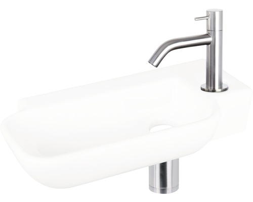 Wastafel met roestvrijstalen kraan