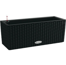 Zwarte plantenbak in rotan design met waterniveau-indicator.